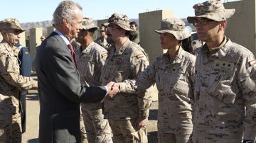 Morenés con las tropas españolas en Afganistán