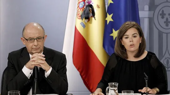 La vicepresidenta del Gobierno, Soraya Sáenz de Santamaría y el ministro de Hacienda, Cristóbal Montoro La vicepresidenta del Gobierno, Soraya Sáenz de Santamaría y el ministro de Hacienda, Cristóbal Montoro