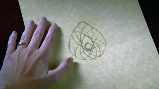 Rachel dibuja el collar