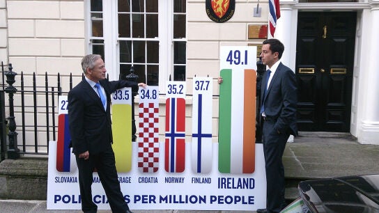 Los irlandeses votan en contra de la abolici&oacute;n de su Senado