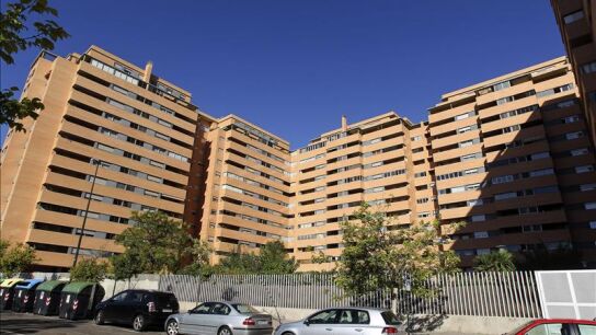 Una urbanizaci&oacute;n en una imagen de archivo