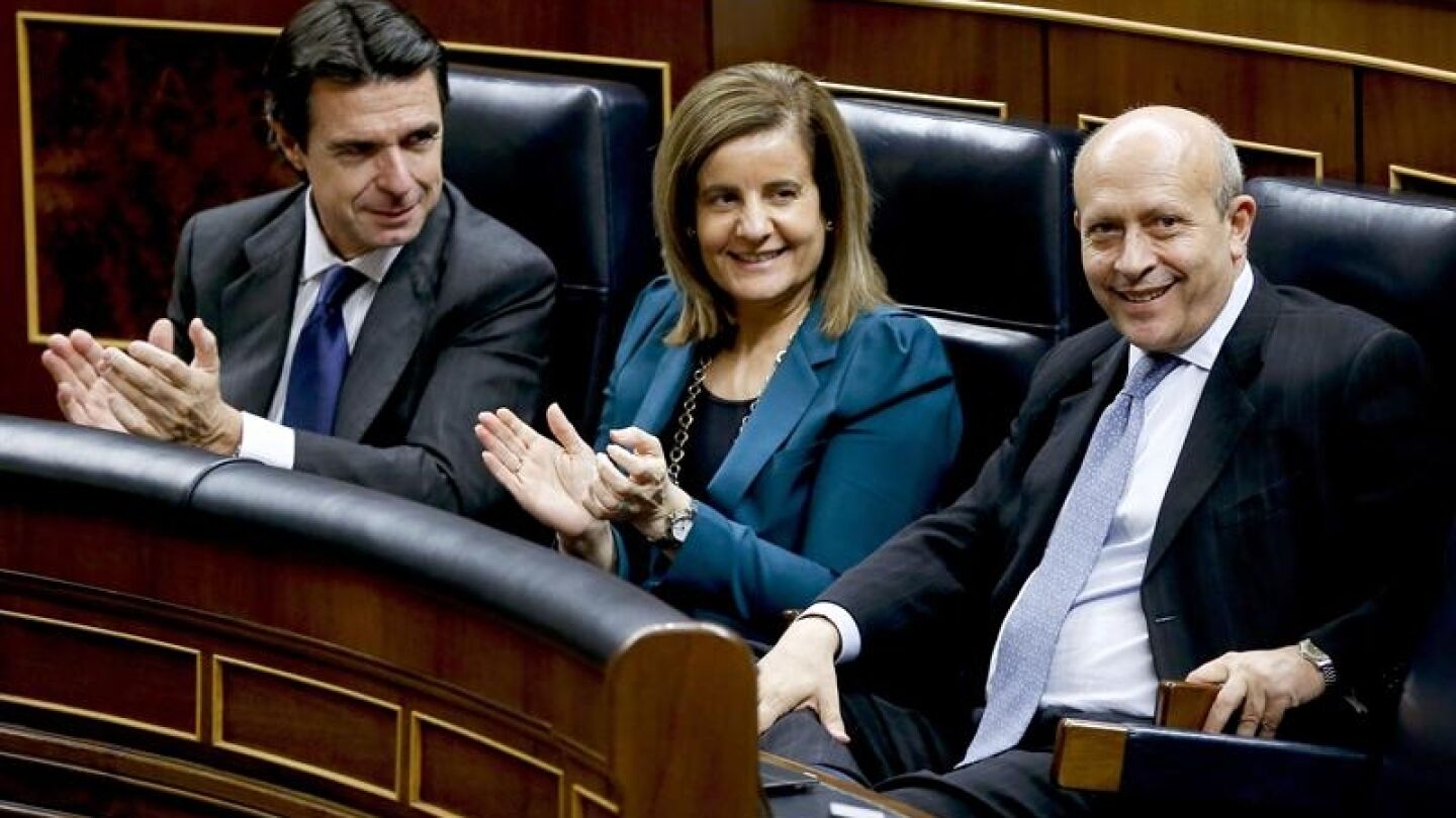 El ministro de Educaci&oacute;n, Jos&eacute; Ignacio Wert junto a la ministra de Empleo, F&aacute;tima B&aacute;&ntilde;ez y el titular de Industria, Jos&eacute; Manuel Soria