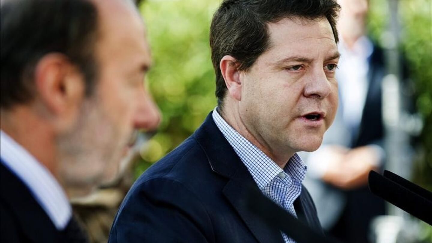 El secretario general del partido en Castilla-La Mancha, Emiliano Garc&iacute;a-Pag, y el secretario general del PSOE, Alfredo P&eacute;rez Rubalcaba
