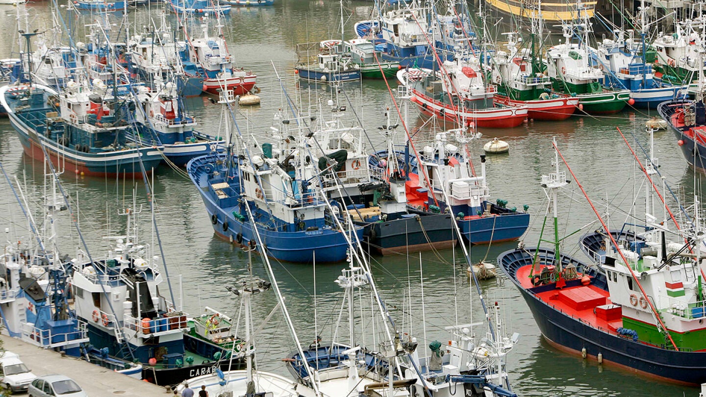 Los marineros de Bermeo encarcelados en Dakar vuelven a sus casas 