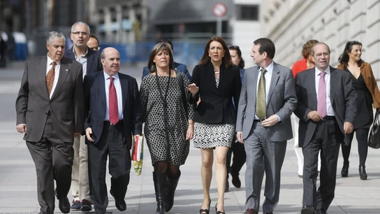 Soraya Rodríguez acompañada por los alcaldes socialistas Soraya Rodríguez acompañada por los alcaldes socialistas