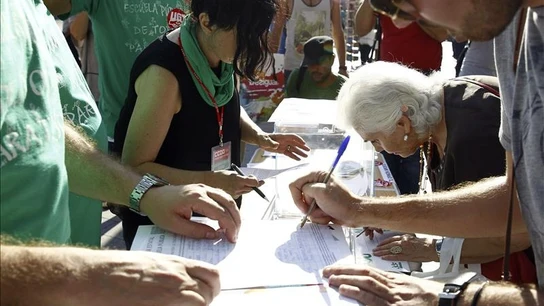 Consulta ciudadana por la educación en la Puerta del Sol. Consulta ciudadana por la educación en la Puerta del Sol.