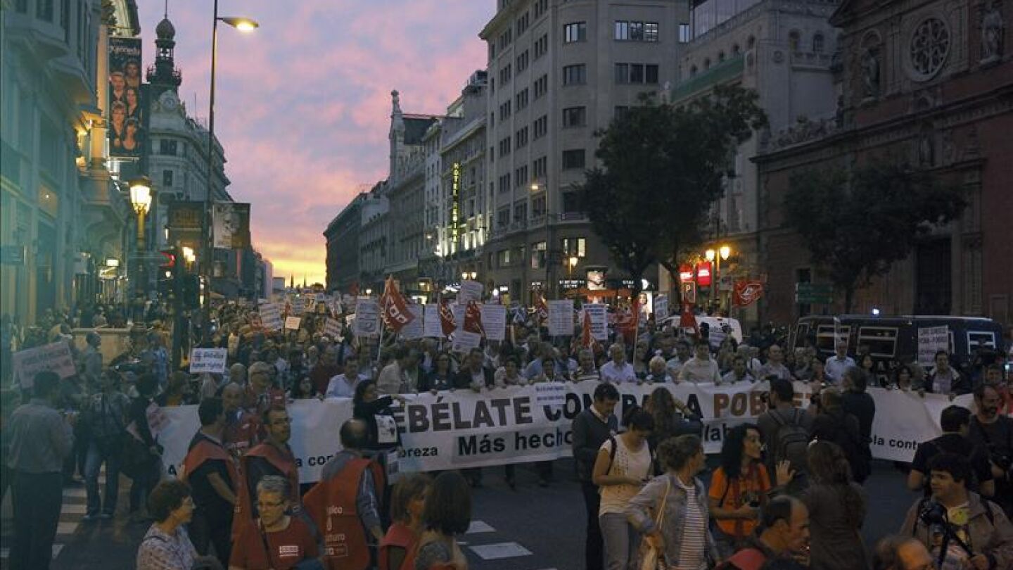 Varios miles de personas piden actuar contra la pobreza y el fraude fiscal