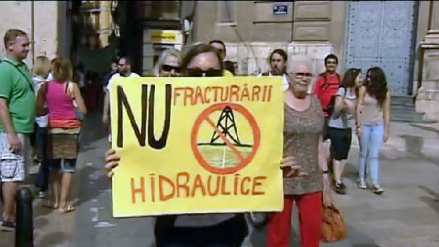 Protesta festiva contra el 'fracking' en Valencia