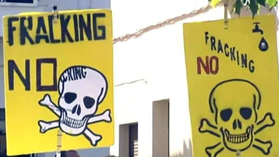 Vecinos de las lagunas de Ruidera protestan por la práctica del 'fracking' Vecinos de las lagunas de Ruidera protestan por la práctica del 'fracking'