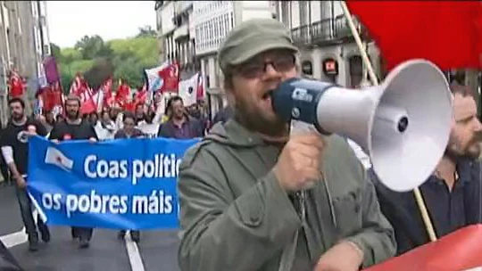 La marcha a favor del empleo llega a Santiago para pedir soluciones La marcha a favor del empleo llega a Santiago para pedir soluciones