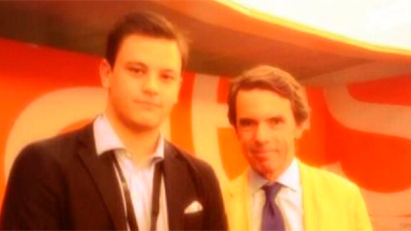 Jaime A. Mora junto al expresidente Jos&eacute; Mar&iacute;a Aznar