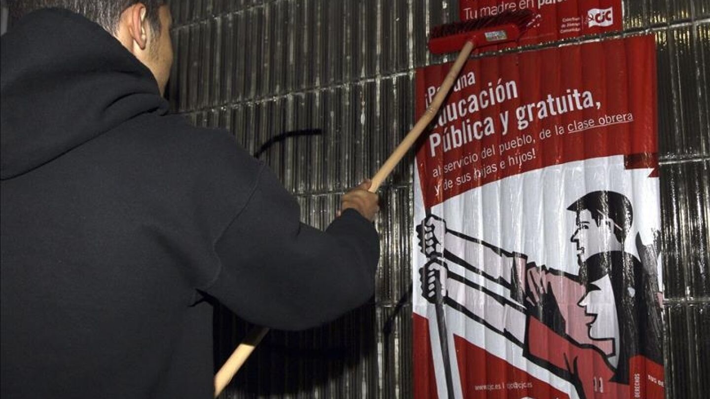 Cartel informativo de la huelga general convocada en las ense&ntilde;anzas medias.