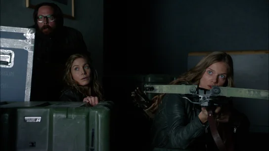 Aaron, Rachel y Charlie se esconden de Randall Aaron, Rachel y Charlie se esconden de Randall