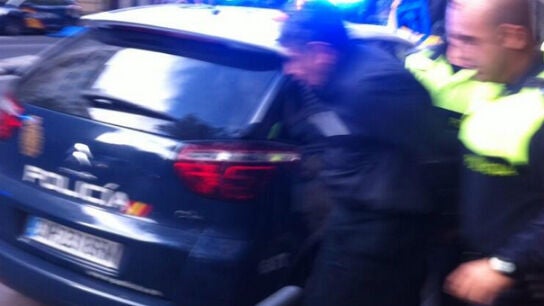 Un hombre entra con una pistola en casa de B&aacute;rcenas