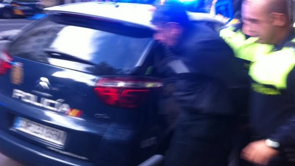 Un hombre entra con una pistola en casa de B&aacute;rcenas