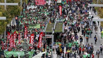 na multitudinaria manifestación que ha congregado a miles de personas en Zaragoza