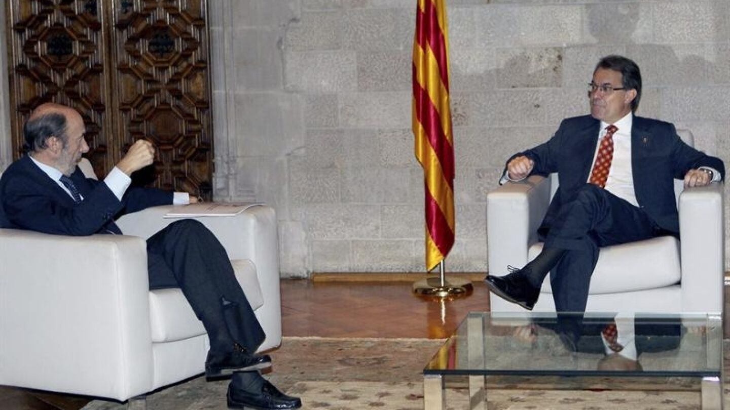 Alfredo P&eacute;rez Rubalcaba conversa con Artur Mas.