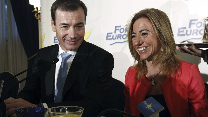 Tomás Gómez, junto a la exministra Carme Chacón.