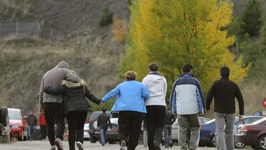 Varias personas en las inmediaciones del Pozo Emilio del Valle de Llombera de Gordón Varias personas en las inmediaciones del Pozo Emilio del Valle de Llombera de Gordón