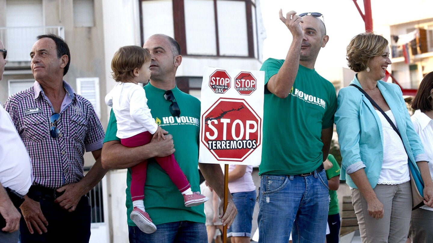Los vecinos afectados por los se&iacute;smos de la planta de gas Castor presionan a Industria