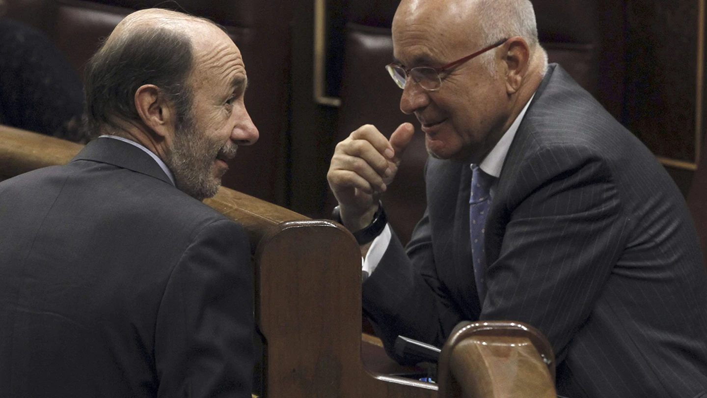 Rubalcaba evadirá el debate sobre las primarias y sobre Cataluña en su próxima conferencia Rubalcaba evadirá el debate sobre las primarias y sobre Cataluña en su próxima conferencia