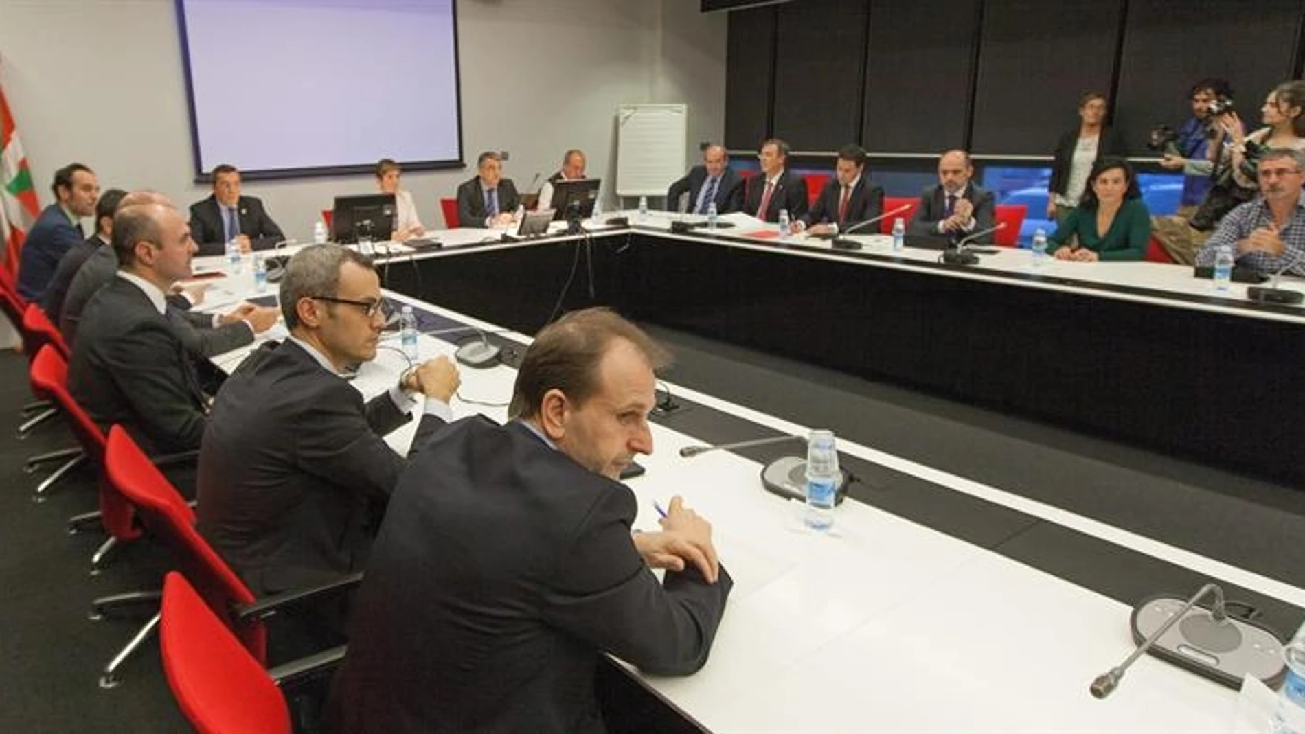 Reunión en Vitoria de las partes afectadas por la crisis de Fagor.