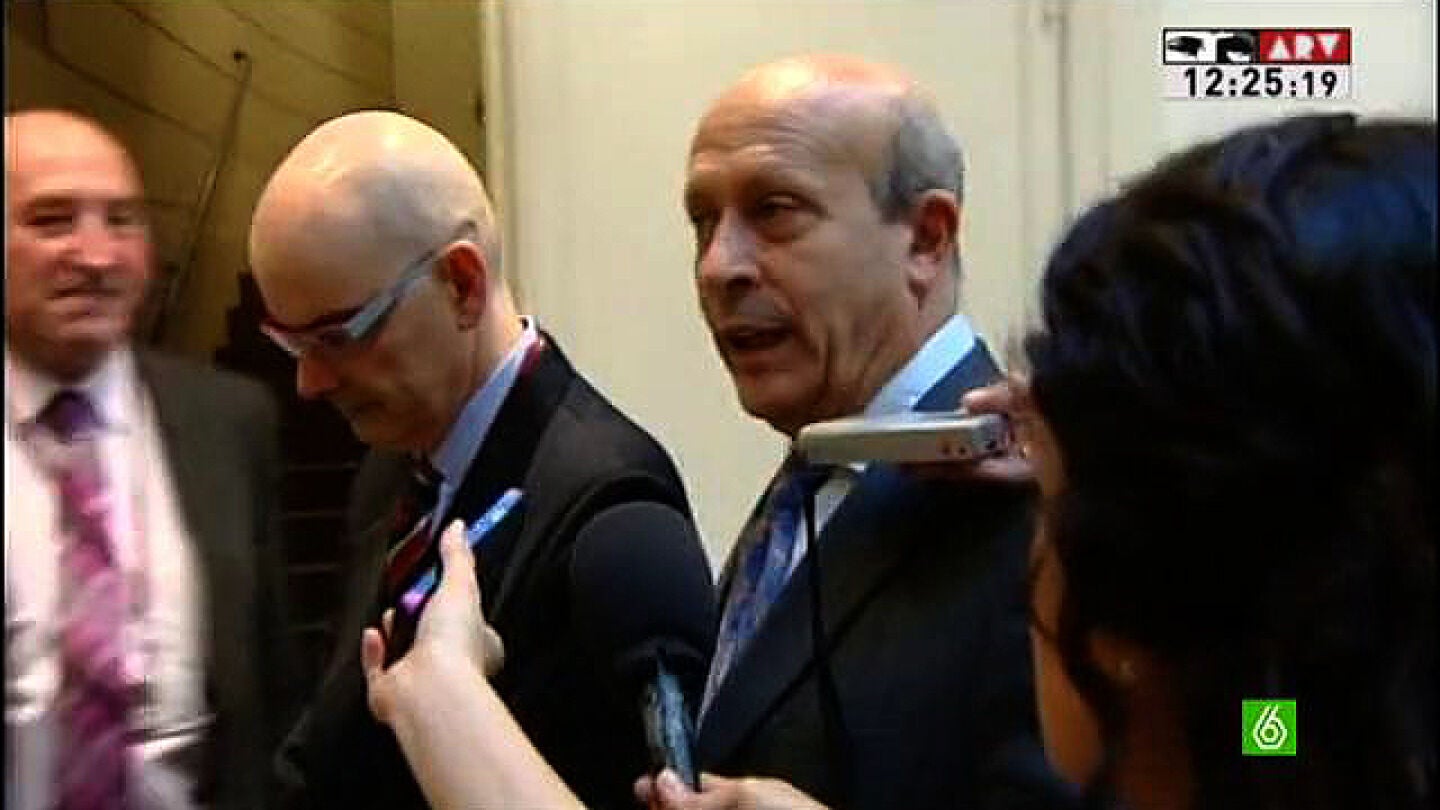 Jos&eacute; Ignacio Wert en los pasillos del Congreso