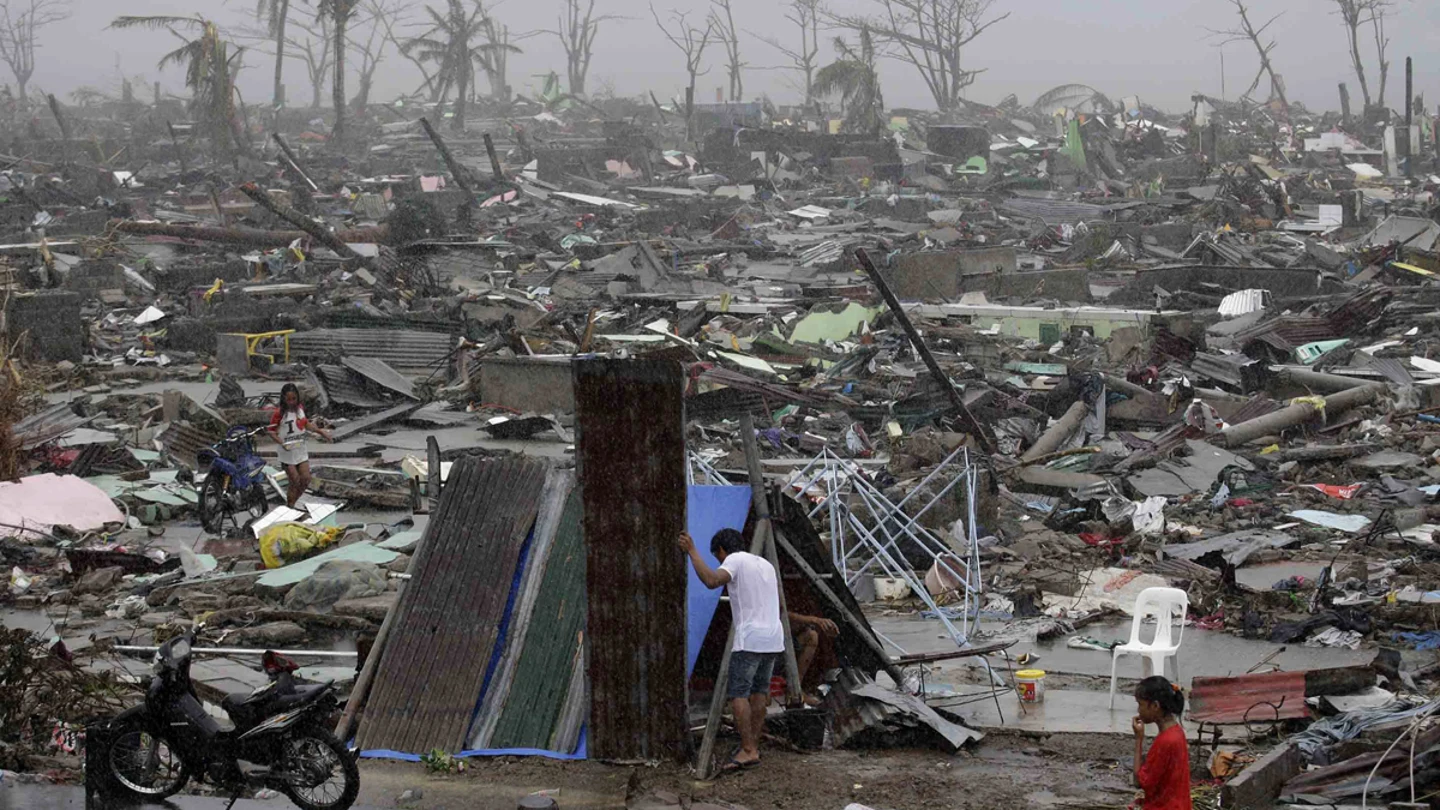 Las tormentas han destruido las comunicaciones Las tormentas han destruido las comunicaciones