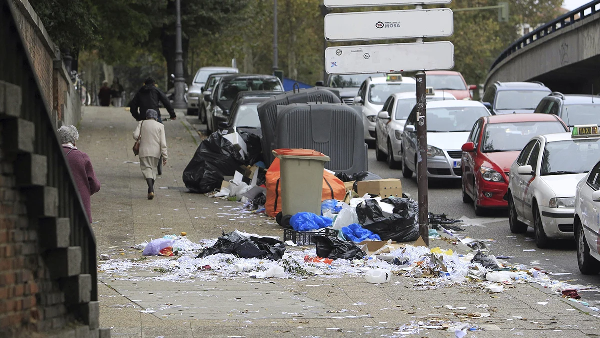 La basura colapsa las calles de Madrid durante la huelga de limpieza