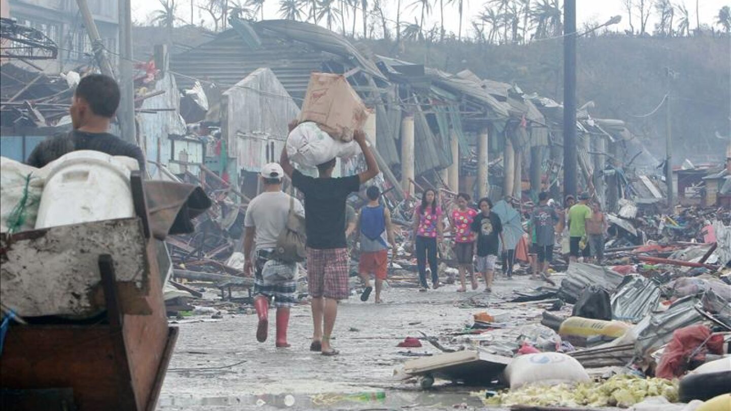El tif&oacute;n Haiyan arrasa Filipinas