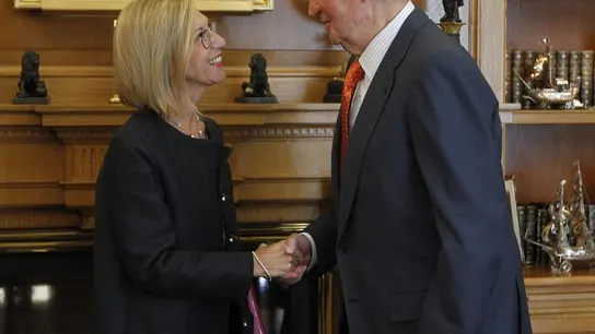 Rosa Díez saluda al Rey Rosa Díez saluda al Rey
