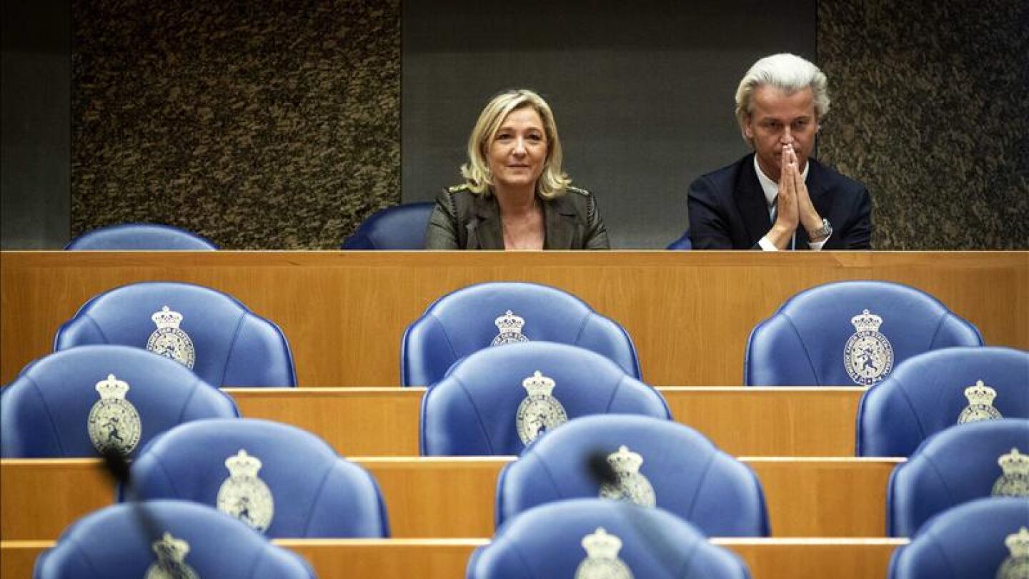 El l&iacute;der del xen&oacute;fobo Partido para la Libertad (PVV), Geert Wilders (dcha), y la l&iacute;der del Frente Nacional franc&eacute;s, Marine Le Pen (izda)