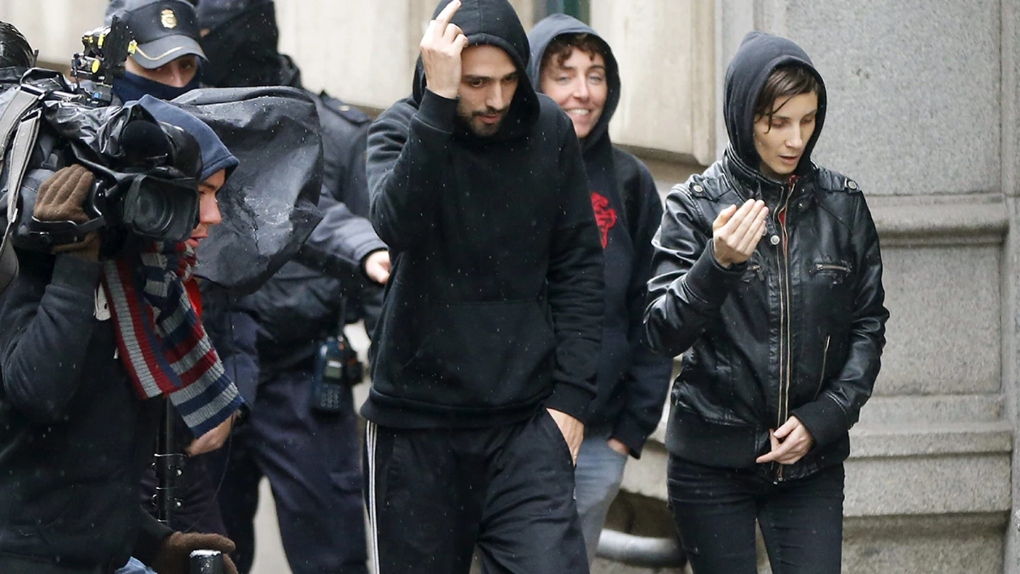Prisión provisional para dos de los cinco detenidos por la colocación de un artefacto en el Pilar Prisión provisional para dos de los cinco detenidos por la colocación de un artefacto en el Pilar