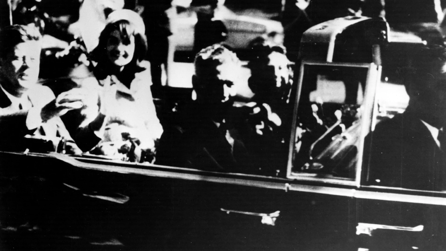 John F. Kennedy minutos antes de ser asesinado en Dallas