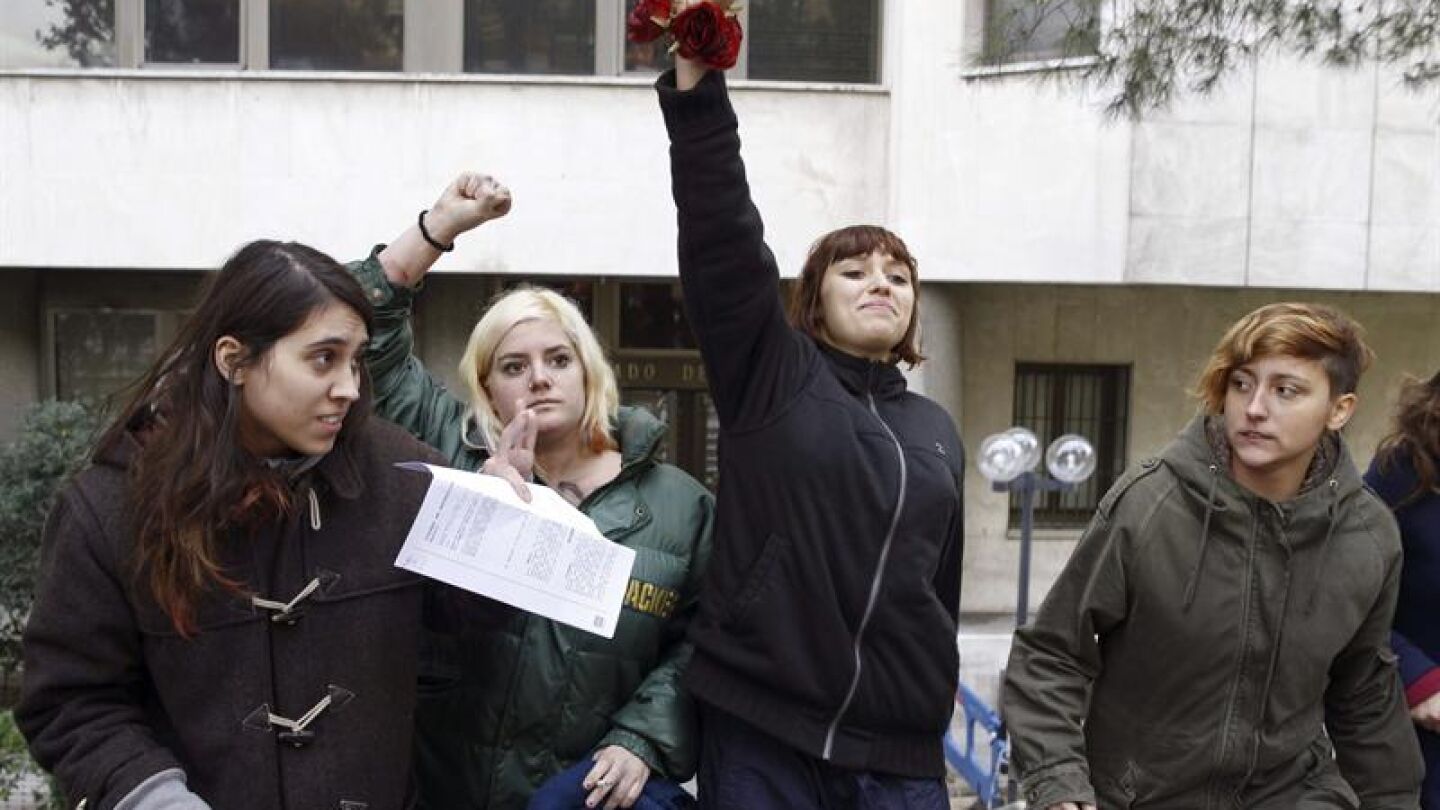 Cuatro de las cinco activistas de Femen que fueron detenidas 