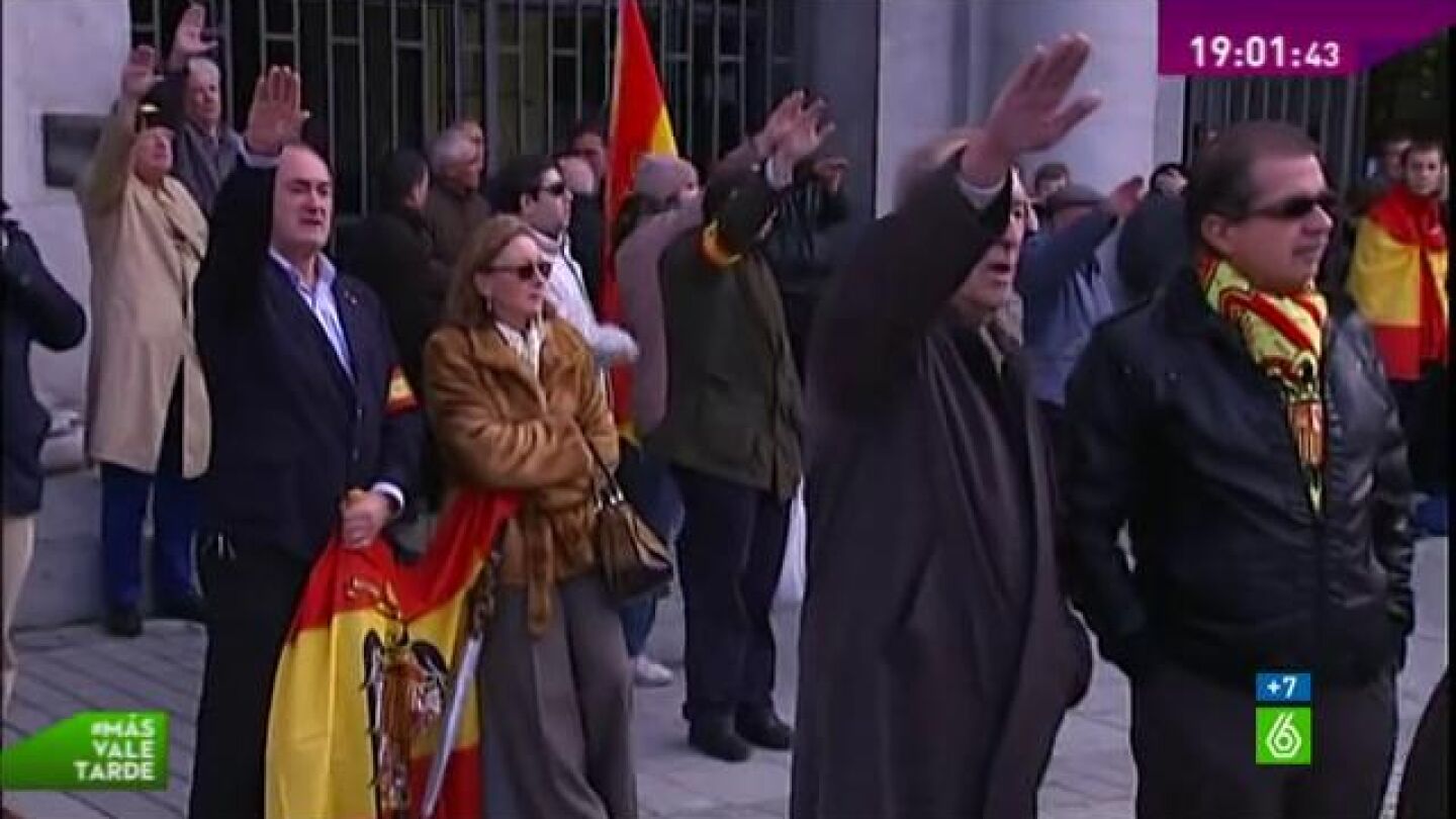 Grupo de pesonas celebrando el 20N