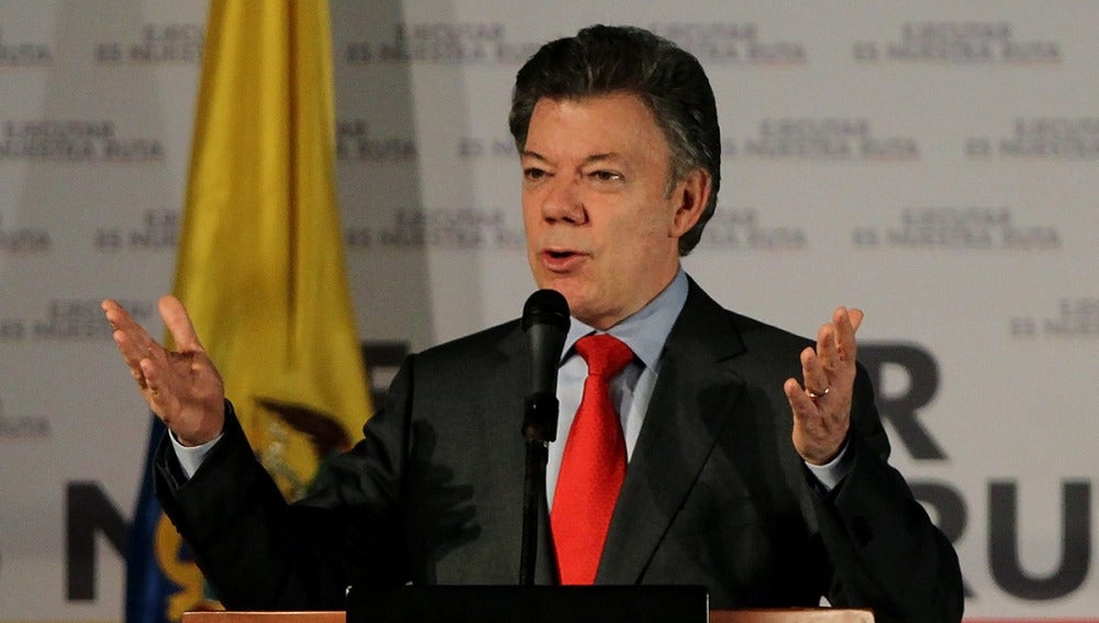 El presidente Santos anuncia que se presentará a la reelección de 2014