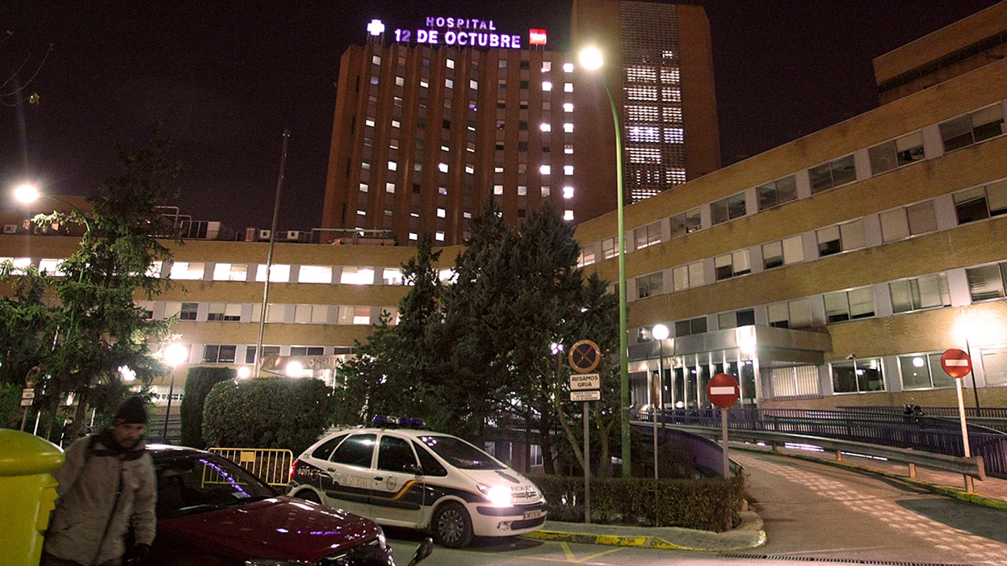 Un hombre apuñala a su pareja y se tira desde un tercer piso en Collado Villalba Un hombre apuñala a su pareja y se tira desde un tercer piso en Collado Villalba