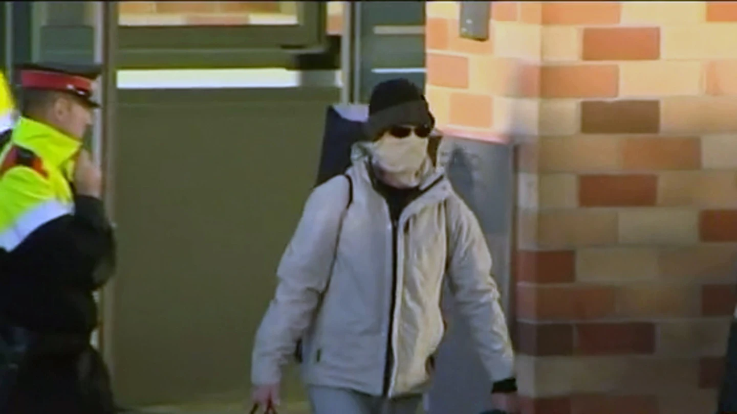 El 'loco del chándal' tendrá vigilancia preventiva, pero no intrusiva El 'loco del chándal' tendrá vigilancia preventiva, pero no intrusiva