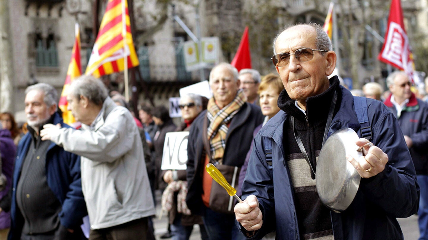Miles de manifestantes protestan en Barcelona contra los recortes del Gobierno