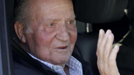 El rey sale del Hospital Quirón tras recibir el alta hospitalaria El rey sale del Hospital Quirón tras recibir el alta hospitalaria