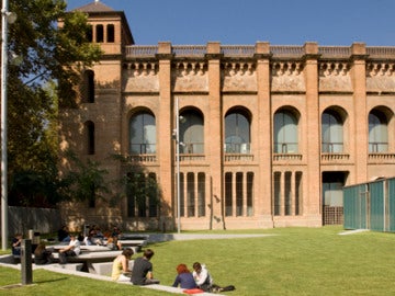 Universidad de Barcelona Universidad de Barcelona