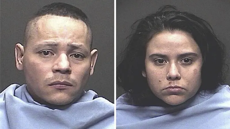 La pareja acusada de encerrar a sus hijas durante dos años La pareja acusada de encerrar a sus hijas durante dos años