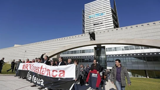 Trabajadores de Canal 9 protestan por el cierre Trabajadores de Canal 9 protestan por el cierre