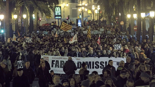 Multitudinaria protesta en Valencia por el cierre de Canal Nou Multitudinaria protesta en Valencia por el cierre de Canal Nou