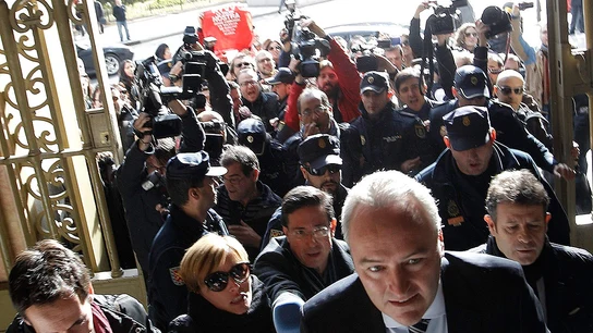 Alberto Fabra abucheado por los trabajadores de RTVV Alberto Fabra abucheado por los trabajadores de RTVV