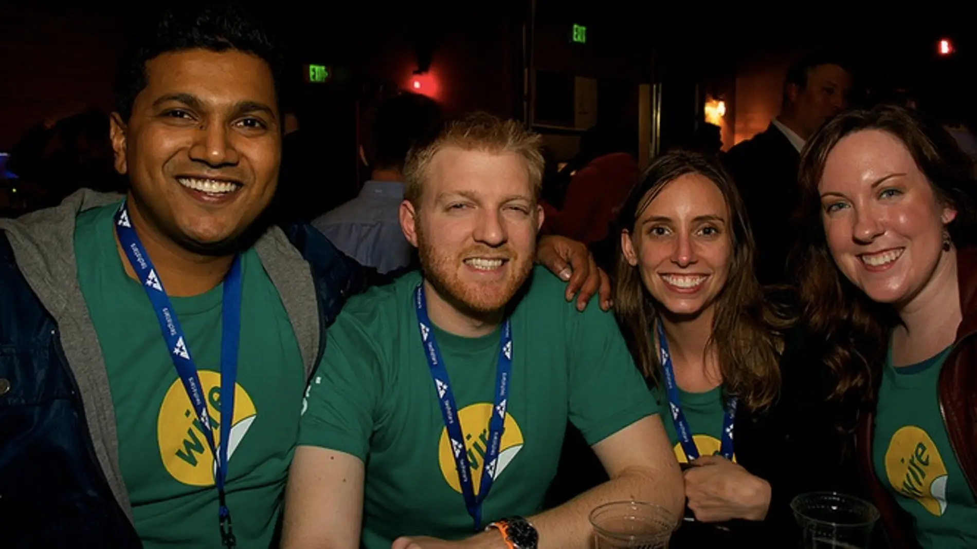 Piragash Velummylum (CEO), Jordan Timmermann (CTO) y otras dos miembros del equipo de Wire Labs en la fiesta del TechStars de Seattle 