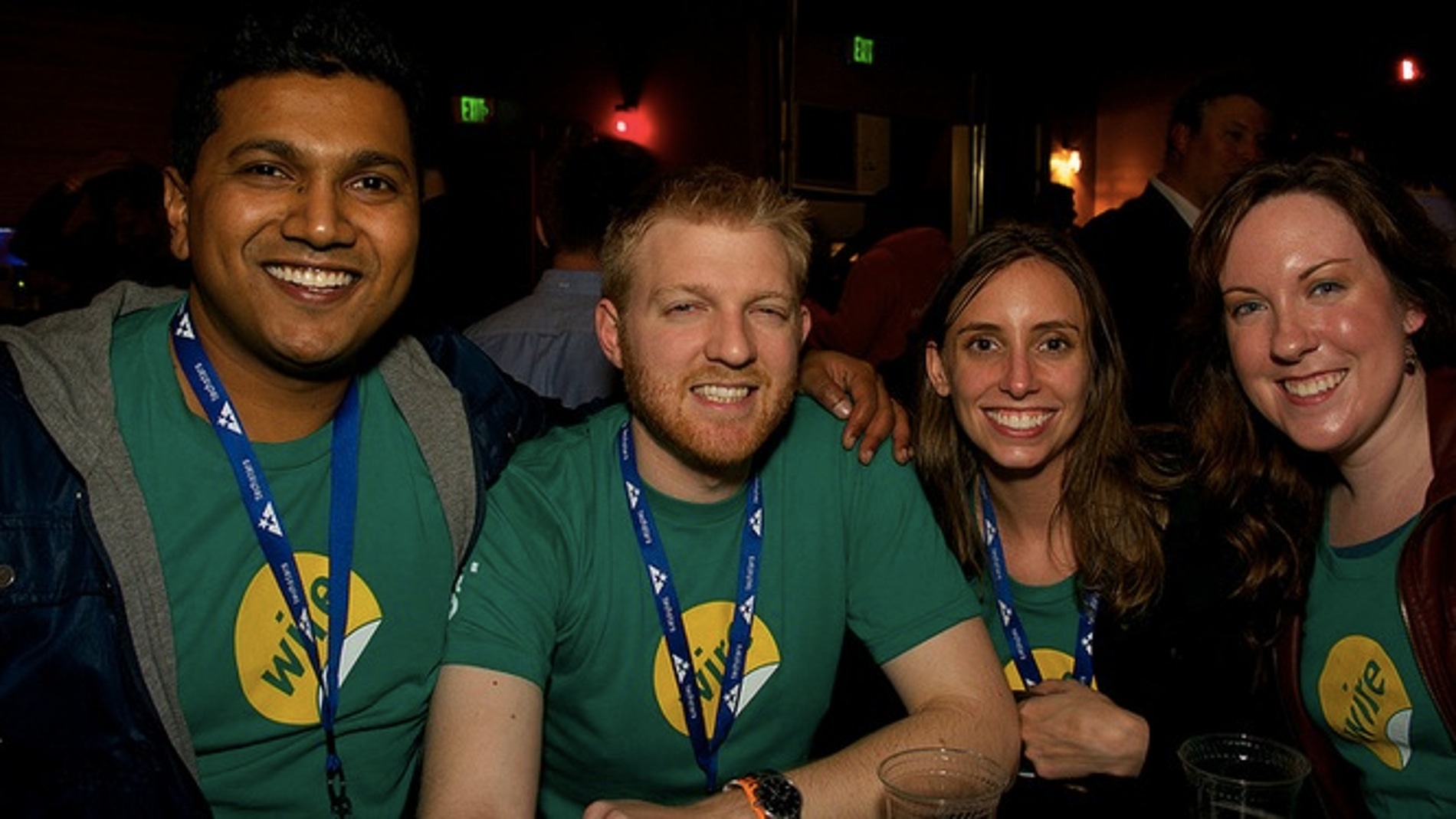 Piragash Velummylum (CEO), Jordan Timmermann (CTO) y otras dos miembros del equipo de Wire Labs en la fiesta del TechStars de Seattle