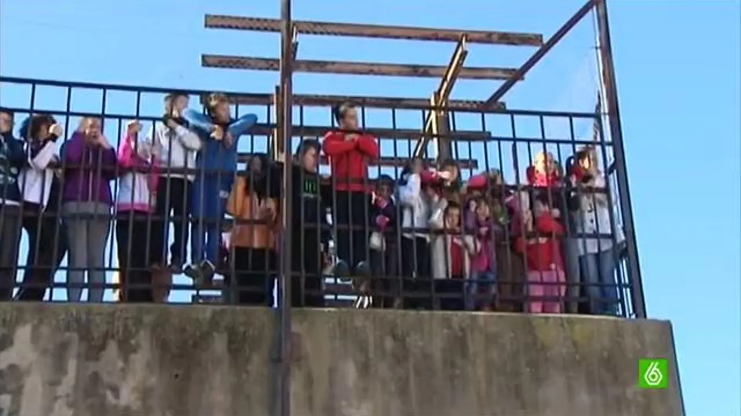 Niños protestando por el cierre de Canal 9 Niños protestando por el cierre de Canal 9