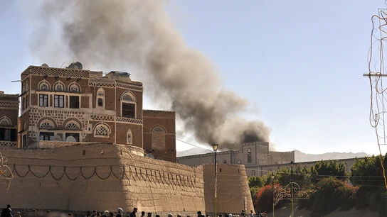 Al menos 20 muertos y 30 heridos en atentado en Ministerio de Defensa yemení Al menos 20 muertos y 30 heridos en atentado en Ministerio de Defensa yemení